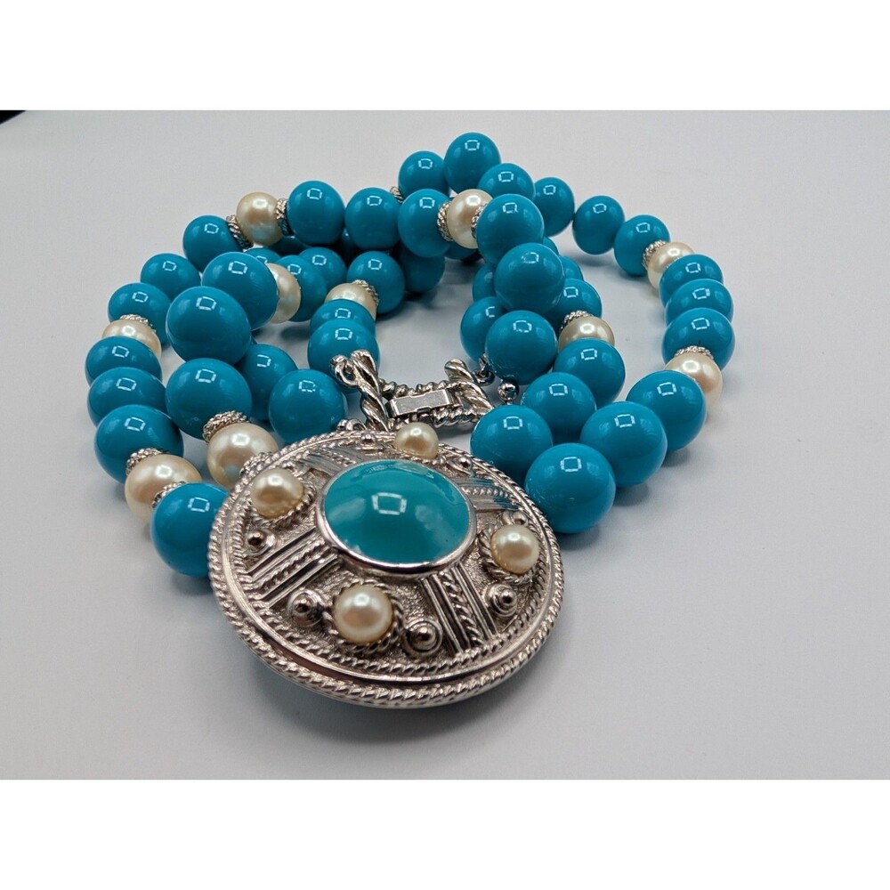 Vintage Necklace 18” Double Strand Beaded Turquoise Lucite Faux Pearl Medallion - Picture 11 of 12